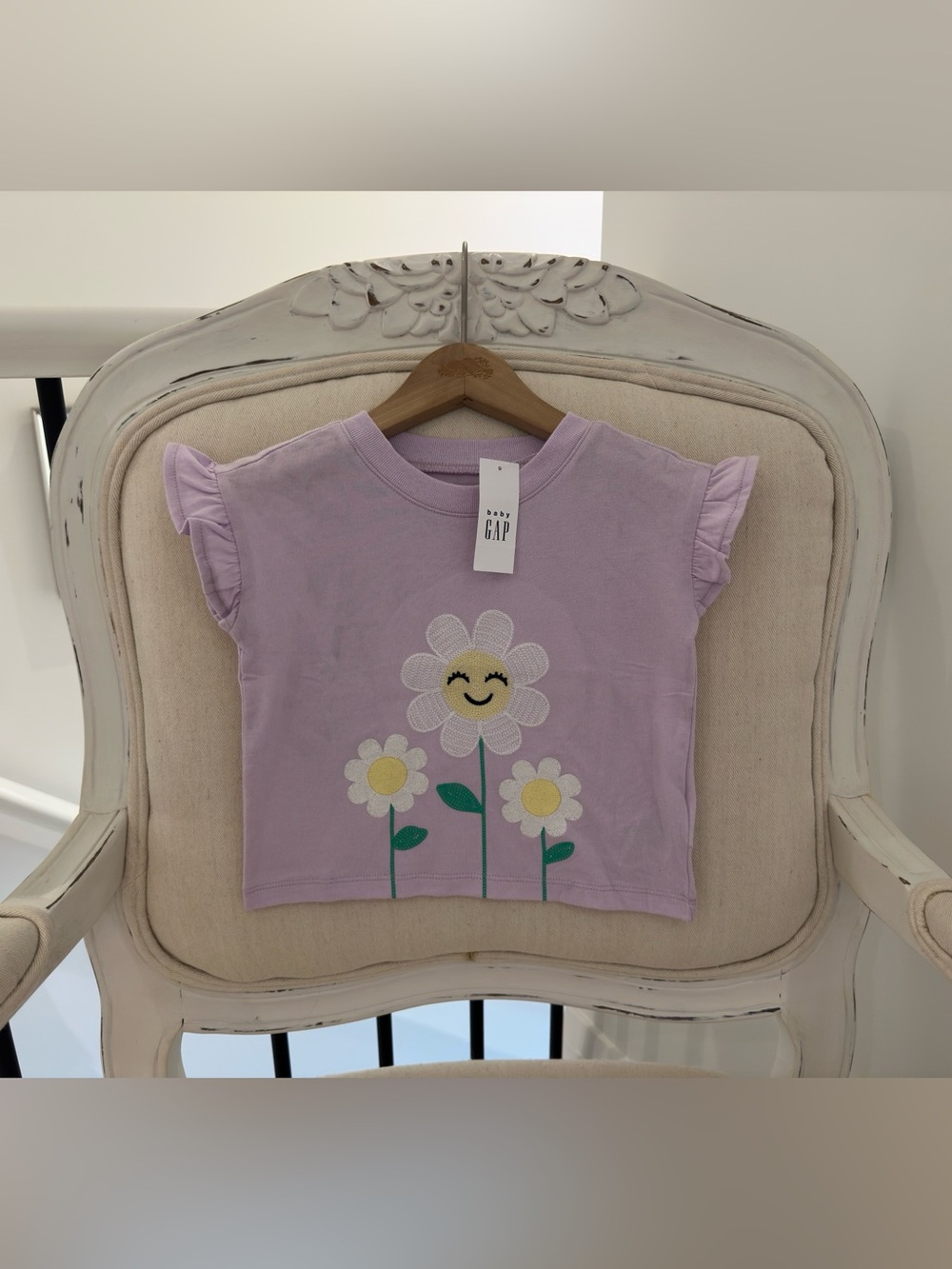 🤍 12~18 Mth GAP Baby Lavender Smiling Daisy Embroidered Graphic Tee 100% Cotton